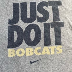 Nike Pitt Greensburg Bobcats Tshirt L